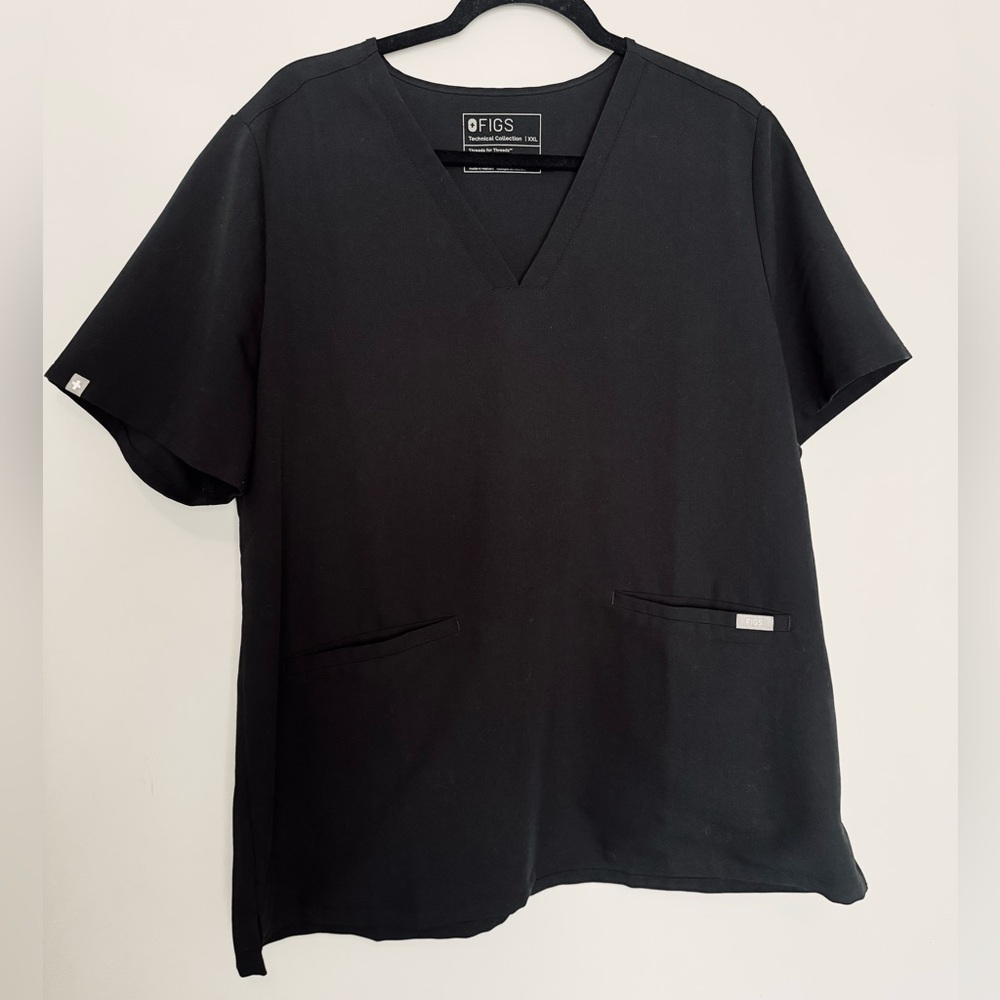 Figs Women’s Black V-Neck Scrub Top with Front Pockets
